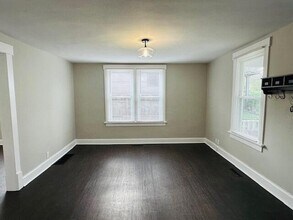15 W Park St in Westerville, OH - Building Photo - Building Photo