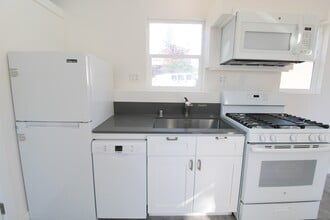 21107 Damson Rd, Unit C in Lynnwood, WA - Building Photo - Building Photo