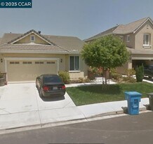 170 Hearthstone Dr in American Canyon, CA - Building Photo