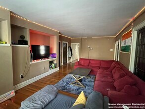317 Saint Paul St, Unit 1 in Brookline, MA - Foto de edificio - Building Photo