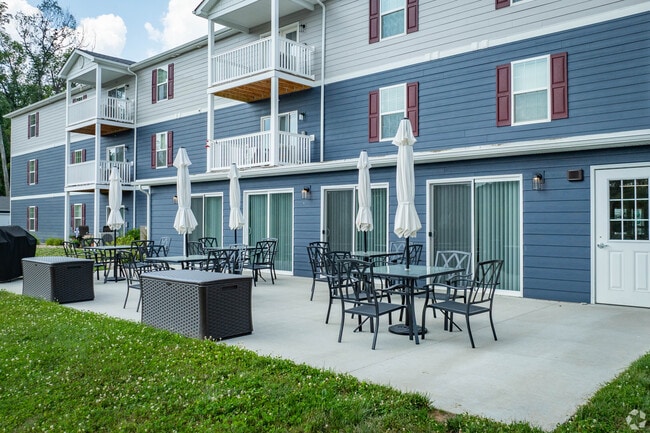 Fox Run Senior Apartments in Crystal Lake, IL - Building Photo - Building Photo