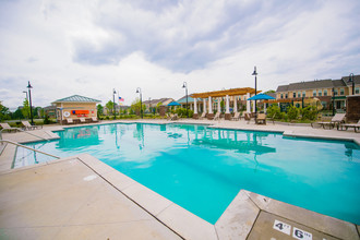 East Village at Avondale Meadows Apartments in Indianapolis, IN - Foto de edificio - Building Photo