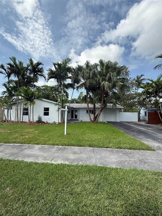 9934 SW 195th St in Cutler Bay, FL - Building Photo