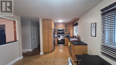 176 Oakridge Blvd in Ottawa, ON - Building Photo - Building Photo