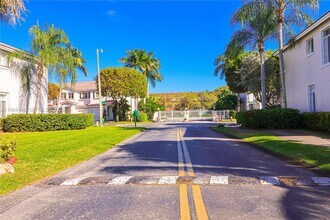 5663 NW 112th Pl in Doral, FL - Building Photo - Building Photo