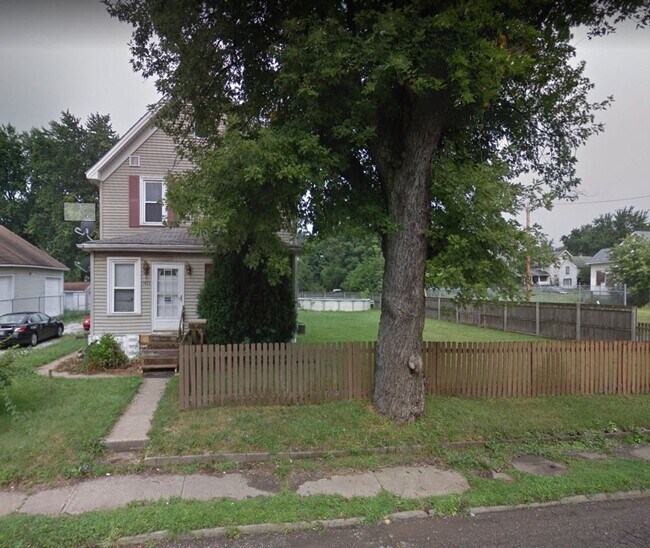 property at 1435 Maple Ave NE