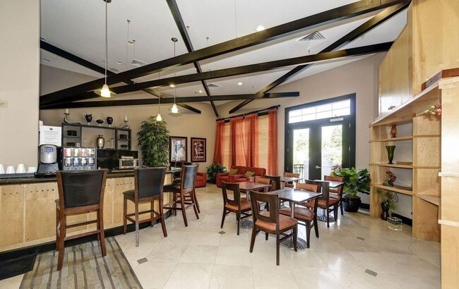 11355 Aristotle Dr in Fairfax, VA - Foto de edificio - Building Photo