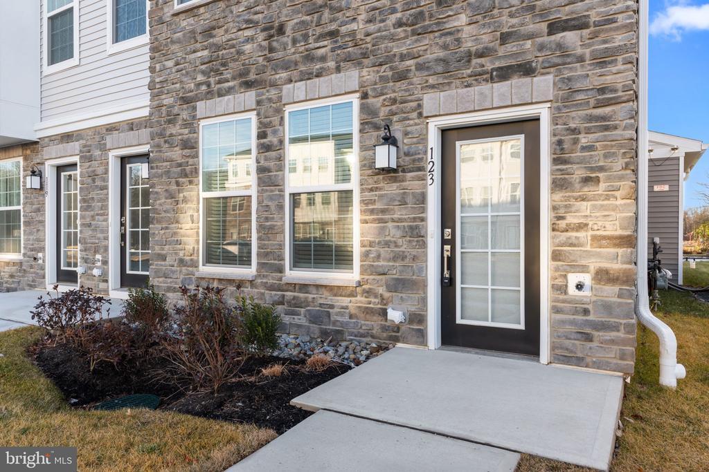 123 Stoutsburg Blvd in Hopewell Township, NJ - Building Photo