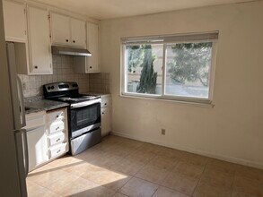 972 Westlynn Way, Unit 4 in Cupertino, CA - Building Photo - Building Photo