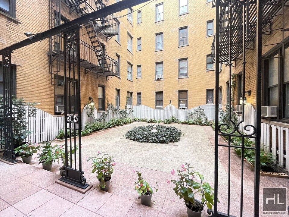 WEST 45 STREET in New York, NY - Building Photo