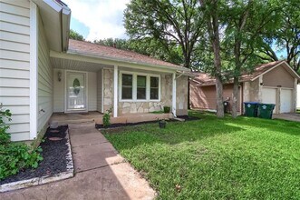 11700 Fence Post Trail in Austin, TX - Foto de edificio - Building Photo