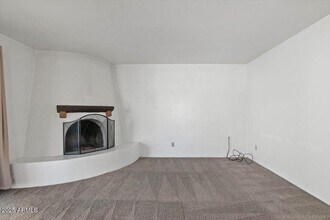 5702 E Camelback Rd in Phoenix, AZ - Building Photo - Building Photo