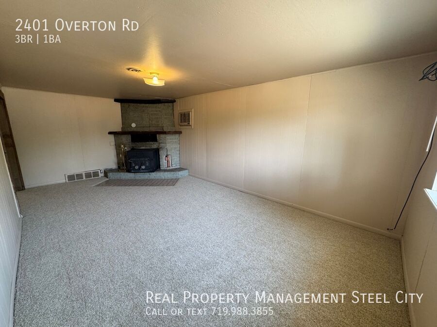 2401 Overton Rd in Pueblo, CO - Building Photo