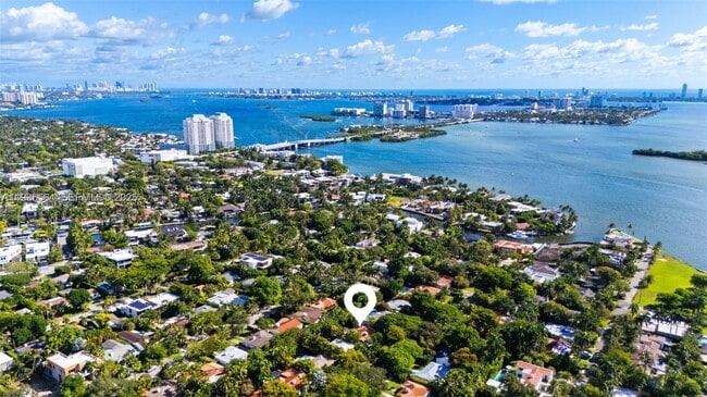 911 NE 72nd Terrace in Miami, FL - Building Photo - Building Photo