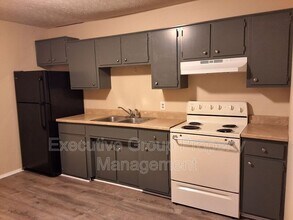 1190 Lois Ln in Radcliff, KY - Building Photo - Building Photo