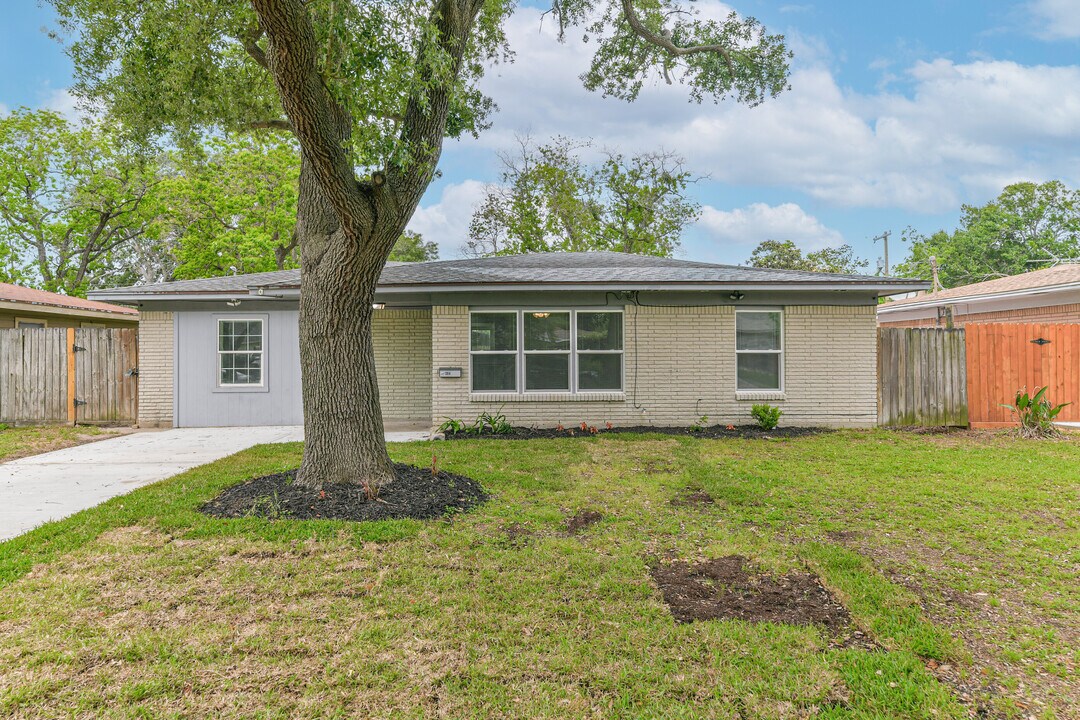 2014 15th Ave N in Texas City, TX - Building Photo