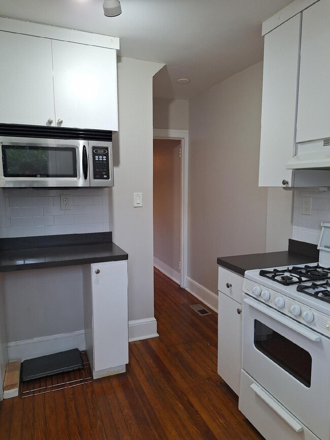 126 S Bellevue Ave, Unit first floor in Wayne, PA - Building Photo - Building Photo