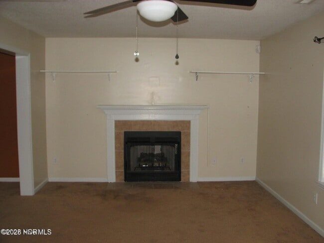 102 White Stone Ct in Jacksonville, NC - Building Photo - Building Photo