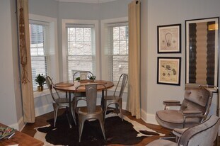 735 W Belmont Ave in Chicago, IL - Building Photo