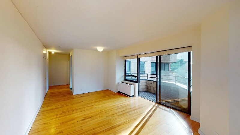 240 E 47th St in New York, NY - Building Photo