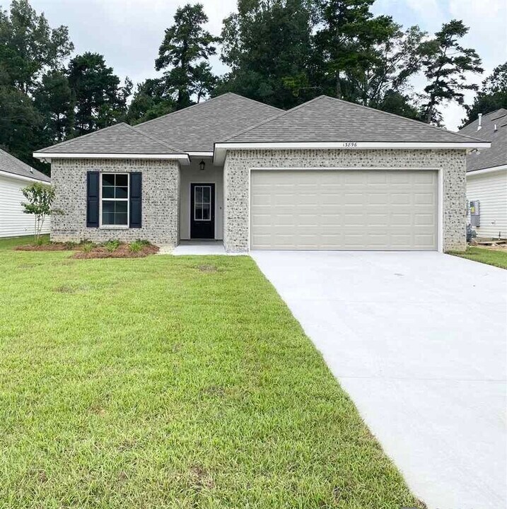 13896 Colt Dr in Denham Springs, LA - Building Photo