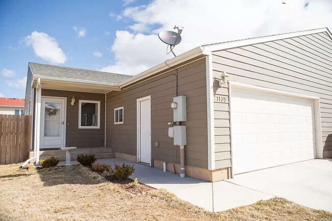 1135 Boswell Dr