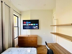 Furnished room/NOT APARTMENT in Brooklyn, NY - Foto de edificio - Building Photo