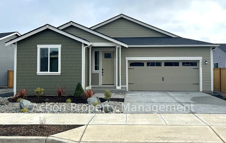 1044 Royal Velvet Dr in Sequim, WA - Building Photo
