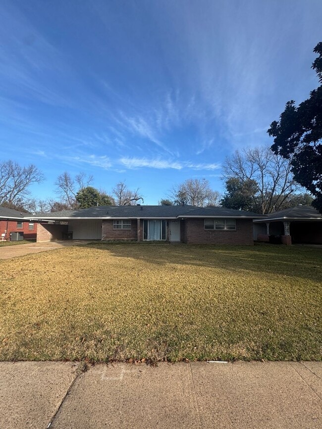 2423 Ashland Ave in Bossier City, LA - Foto de edificio - Building Photo