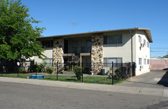 3367 Lerwick Rd in Sacramento, CA - Building Photo - Building Photo