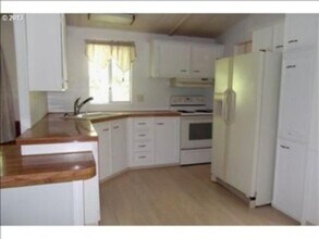 162 Puufich Wy in Roseburg, OR - Building Photo - Building Photo