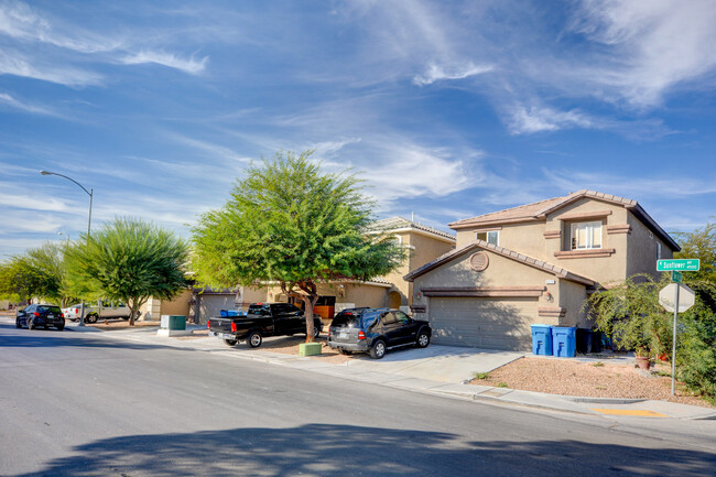 5070 Flore Del Sol St in Las Vegas, NV - Building Photo - Building Photo