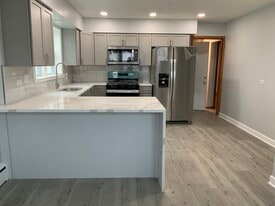 2228 W 71st St, Unit 1 in Chicago, IL - Building Photo