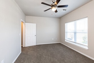 The Fairways Apartment Homes in Lee's Summit, MO - Building Photo - Interior Photo