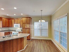 2404 Adelaide Dr in Thompson's Station, TN - Foto de edificio - Building Photo