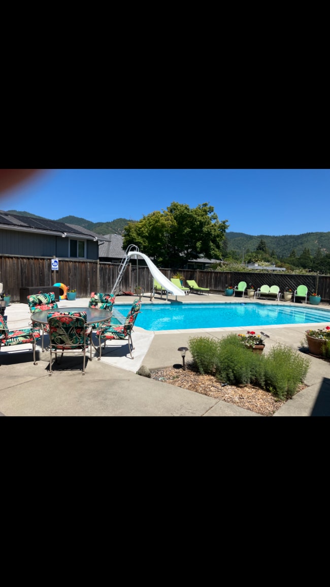 1351 NW Highland Ave in Grants Pass, OR - Building Photo - Building Photo