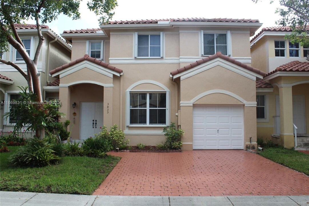 3433 SW 171st Terrace in Miramar, FL - Foto de edificio