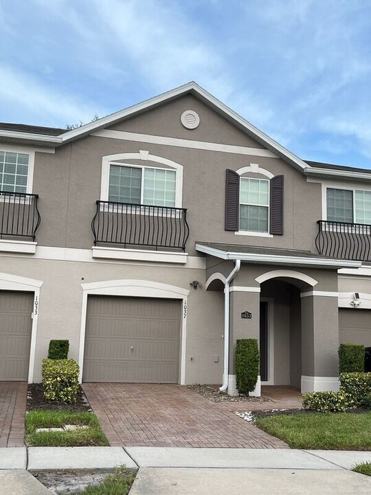 1037 Honey Blossom Dr in Orlando, FL - Foto de edificio