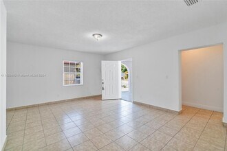 5130 NW 2nd Terrace-Unit -5130 in Miami, FL - Building Photo - Building Photo