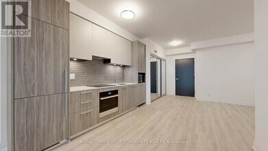 65 Broadway Ave in Toronto, ON - Building Photo - Building Photo