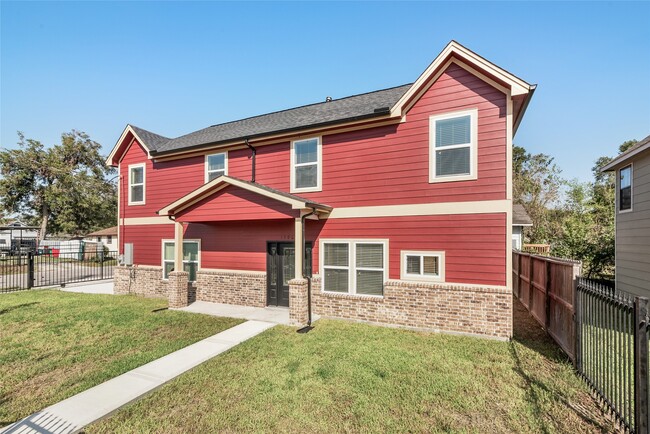 1206 S Victory Dr in Houston, TX - Building Photo - Building Photo