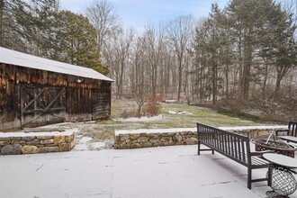 160 E Middle Patent Rd in Bedford, NY - Building Photo - Building Photo