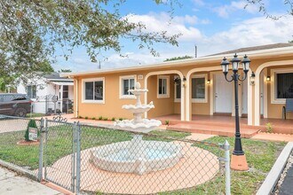 934 E 22nd St in Hialeah, FL - Building Photo - Building Photo