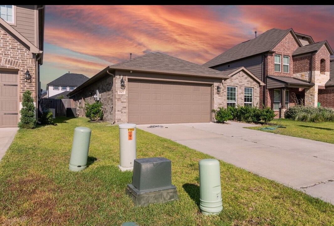 1807 Cypress Canyon Trail in Conroe, TX - Building Photo