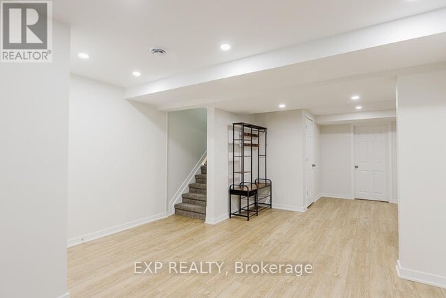 194 Willow Creek Cir in Ottawa, ON - Building Photo - Building Photo