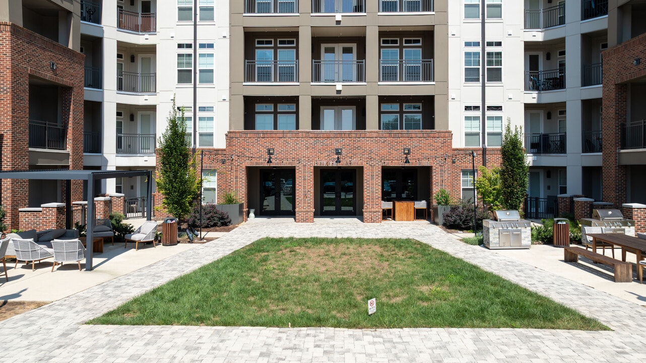 StationTwo22 Apartments in Mooresville, NC - Foto de edificio
