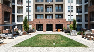 StationTwo22 Apartments in Mooresville, NC - Foto de edificio - Building Photo