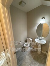 9542 Windrose Ln in Roseville, CA - Building Photo - Building Photo