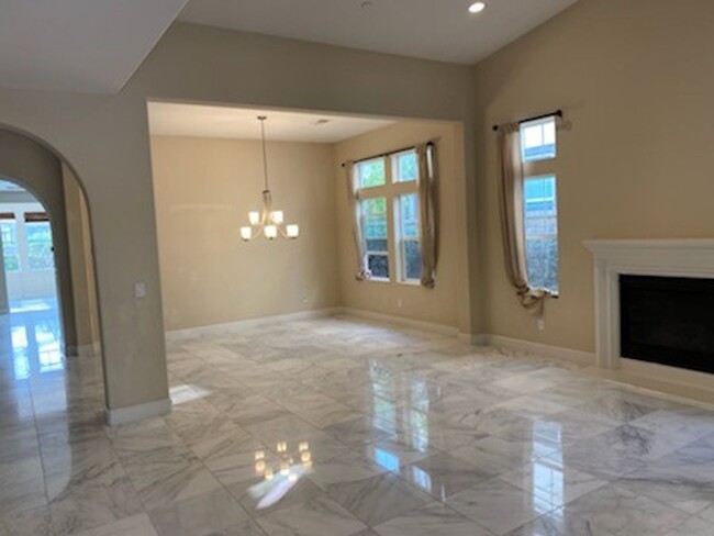 6321 Sagebrush Bend Way in San Diego, CA - Building Photo - Building Photo