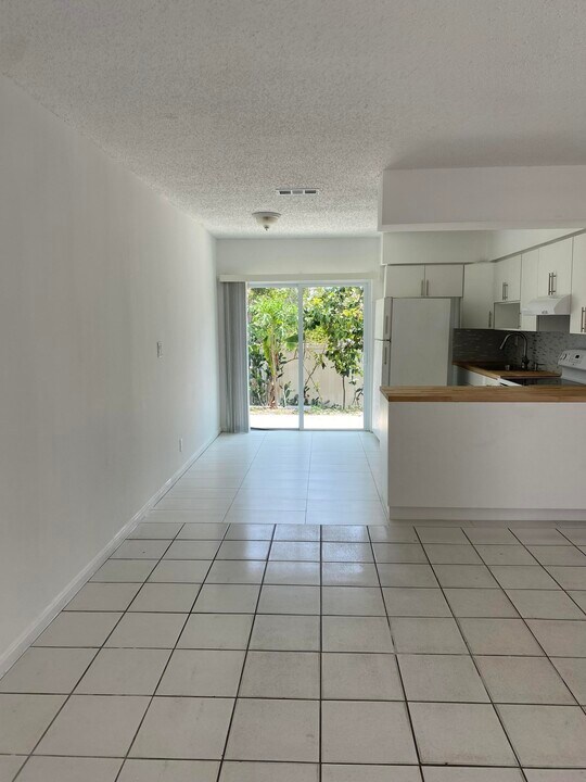1718 Juno Rd in North Palm Beach, FL - Building Photo